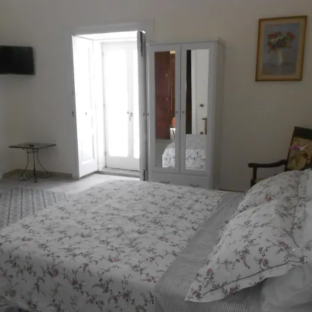 Stella לינה וארוחת בוקר 3*