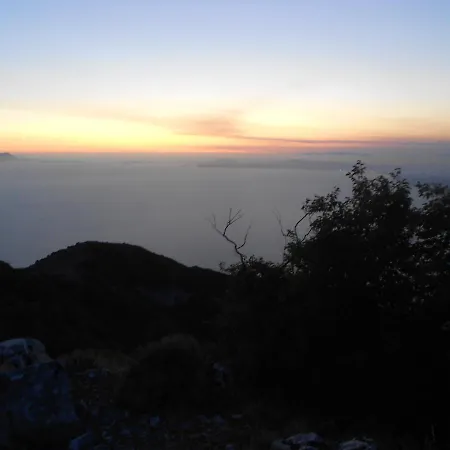 Stella ベッド・アンド・ブレックファスト 3*